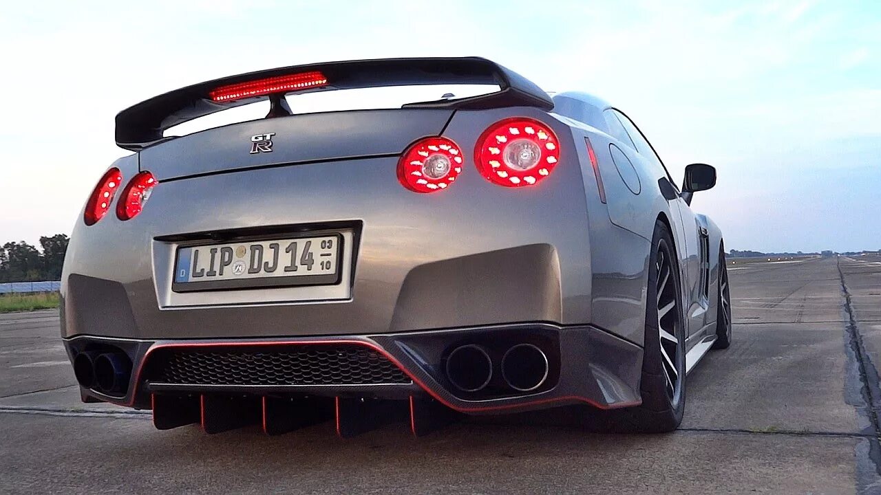 Ниссан гтр 2016. Nissan gtr r35 выхлоп. Flame spitting r35 gtr. Звуки ниссан гтр. Nissan gtr 2005.