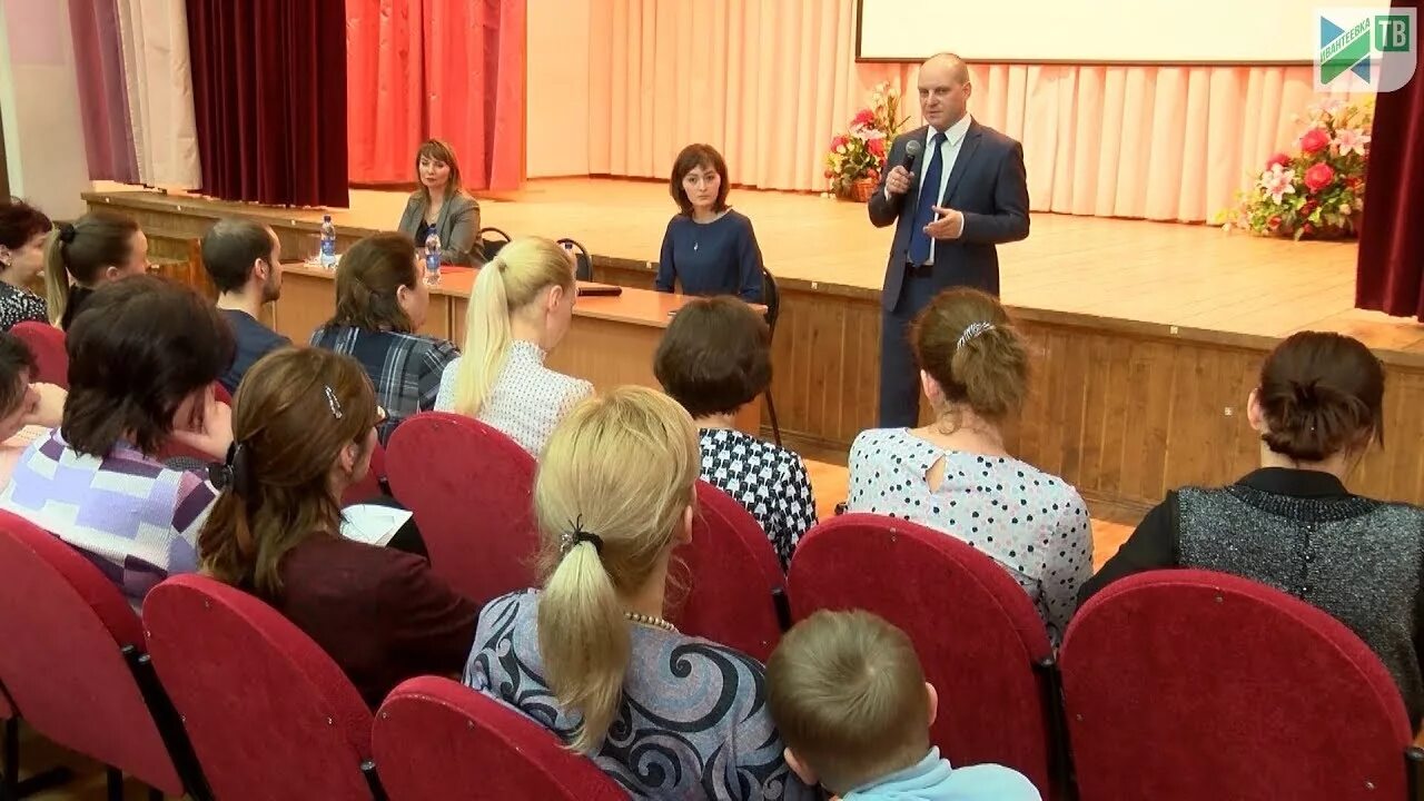 Сайт школы 1 ивантеевка. Школа 1 ивантеевка. директор 1 школы ивантеевка. образовательный центр 1 ивантеевка. директор гимназии 6 ивантеевка.