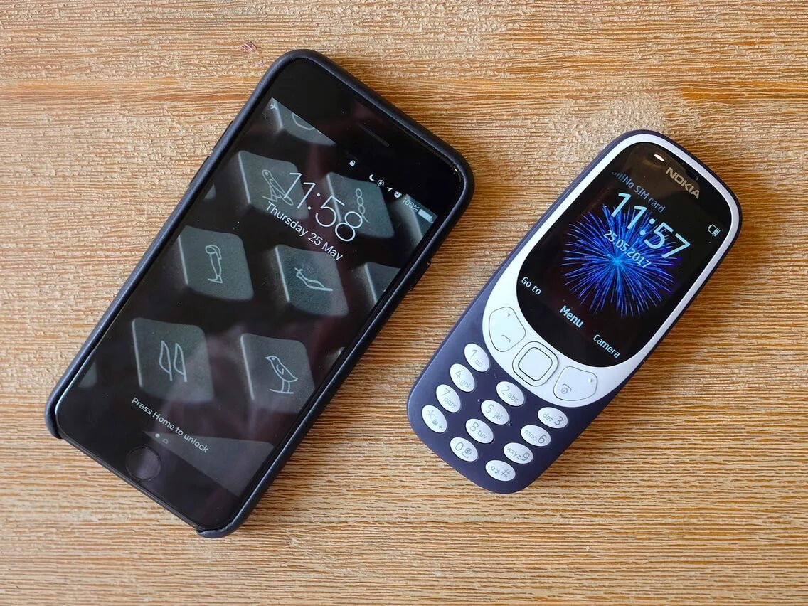 Мемы про нокиа 3310. Телефон нокия айфон. Nokia 3310 с фонариком. Nokia iphone 2007. Телефон нокия айфон.