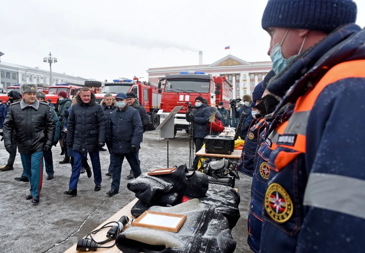 2005 шарыпово. Спасатель мчс. Пч 1 салехард. 2005 год новый год. 27 декабря 2005.