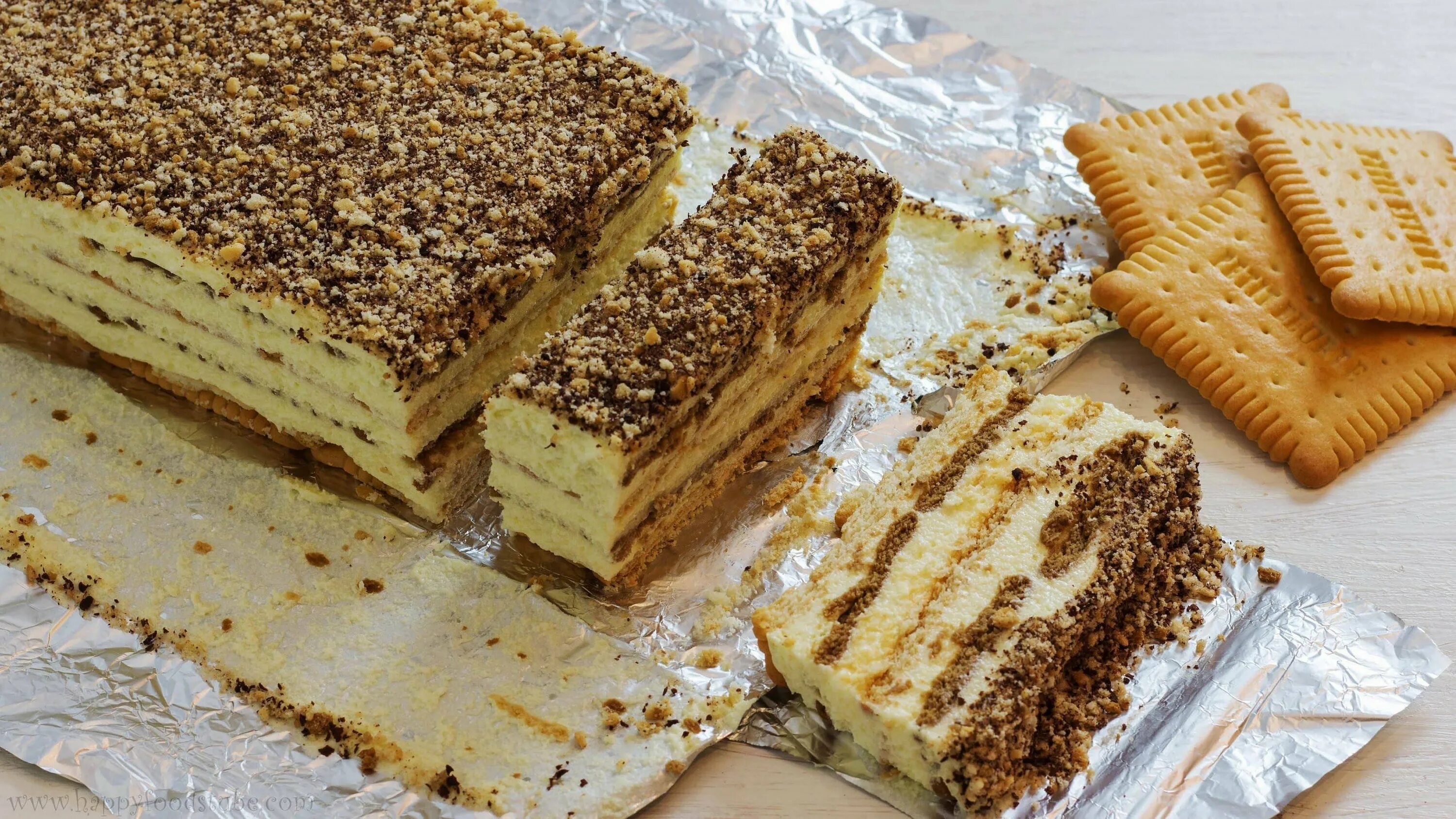 Торт из печенья банана и сгущенки. Торт пляцок эйфория. торт из печенья. торт с печеньем. тортик из печенья без выпечки.