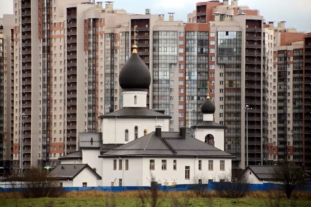 Будни храма. Евгеньевская Церковь на Парашютной улице в Санкт-Петербурге. Храм Святой Евгении на Парашютной улице. Храм Святого духа на Долгоозерной улице. Храм мученицы Евгении СПБ на Парашютной.