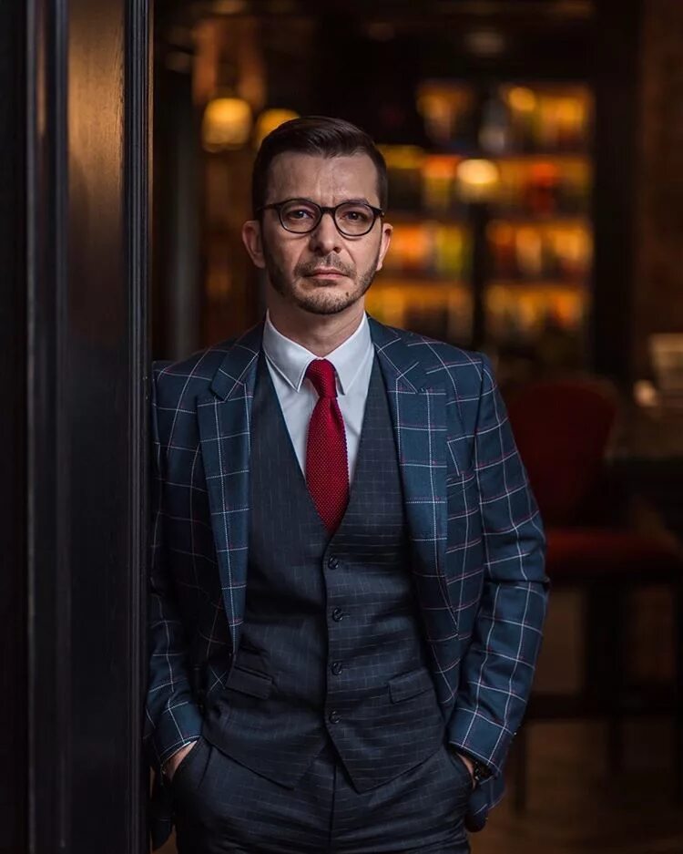 семейный психолог. беседа с психологом. девушка психолог. молодые психотерапевты. женщина психотерапевт.