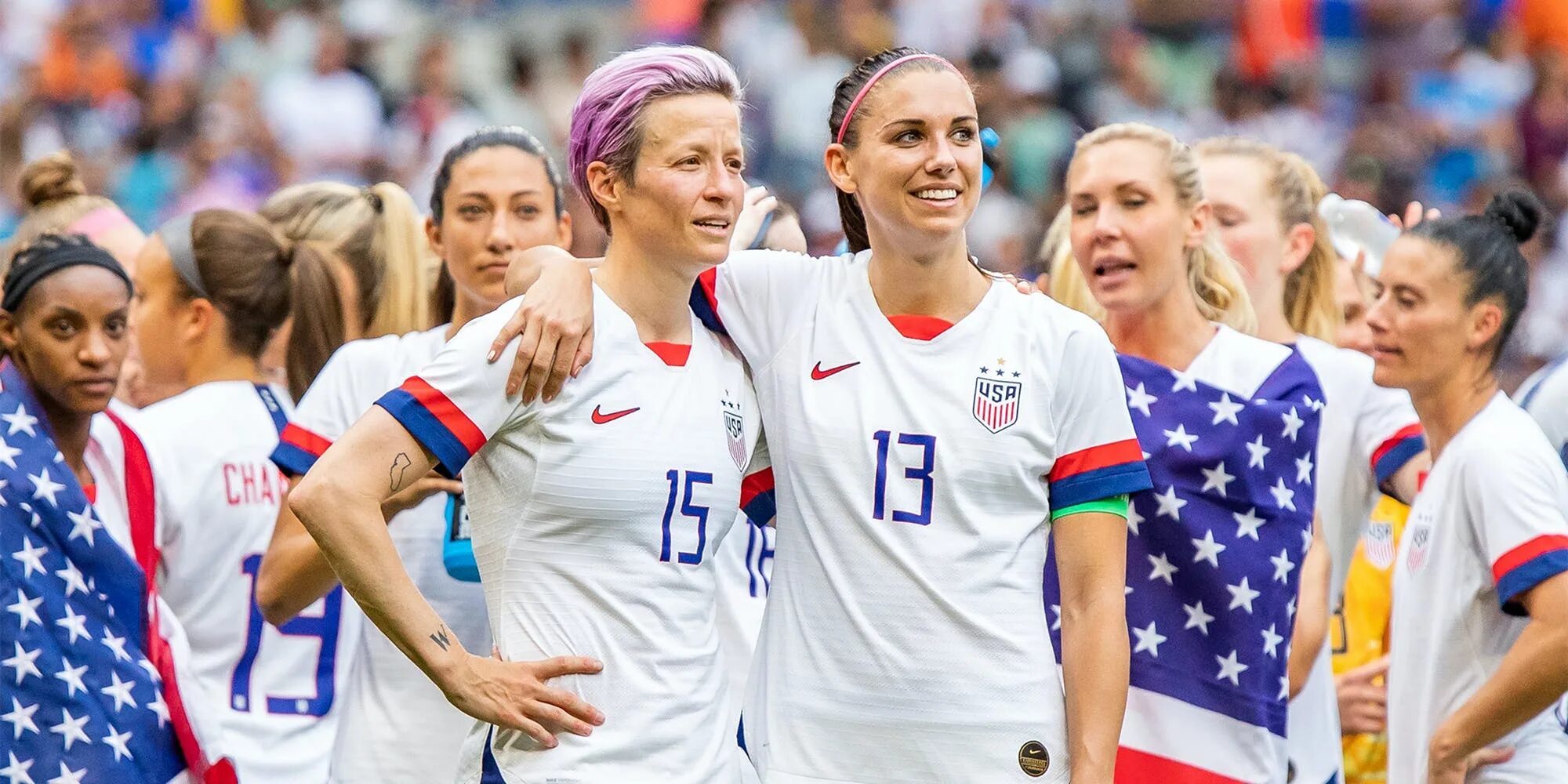Видео среди женщин. Сборная Америки по футболу женская. Женский американский футбол. Женщины США.