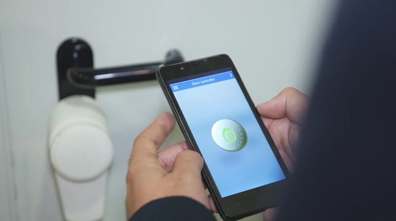 Съемка людей на телефоне. Как открыть смартфон видео. Как открыть смартфон видео. Фотографирование смартфоном. Камера смартфона.