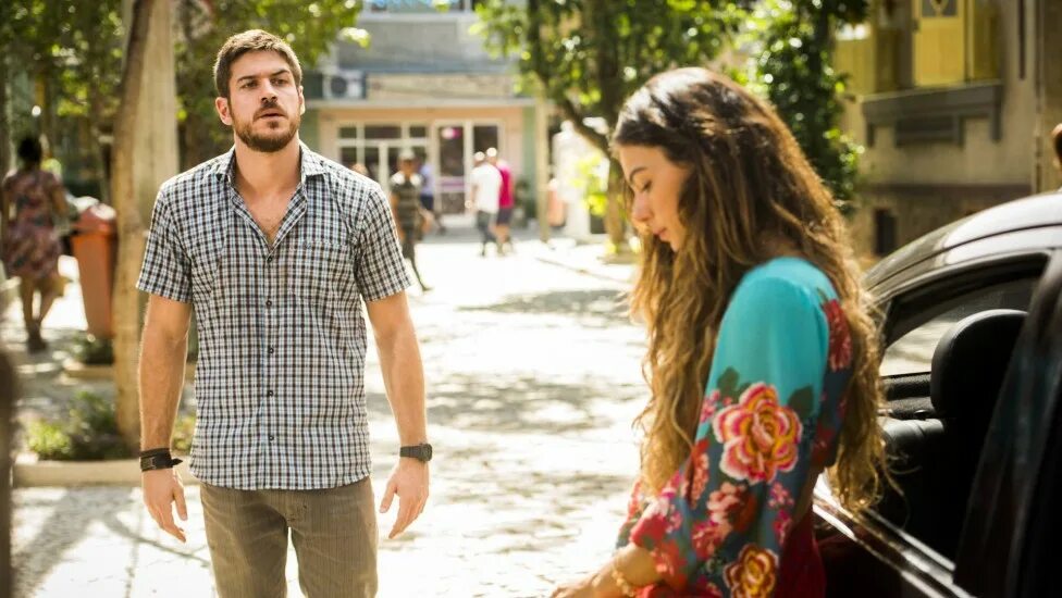 Флаг бразилии. Бразилия люди. Бразилия язык основа. Красивые полные мужчины. Португальцы и бразильцы.