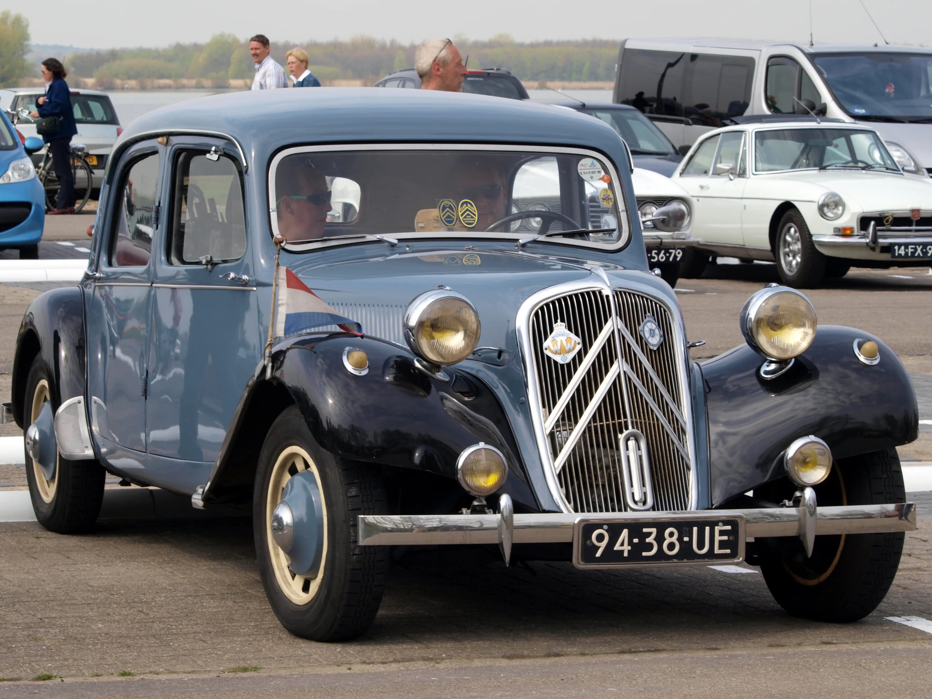 Ситроен 11cv салон. Citroen traction 11cv. Citroen 11cv. Citroen 11cv. Ситроен 11.