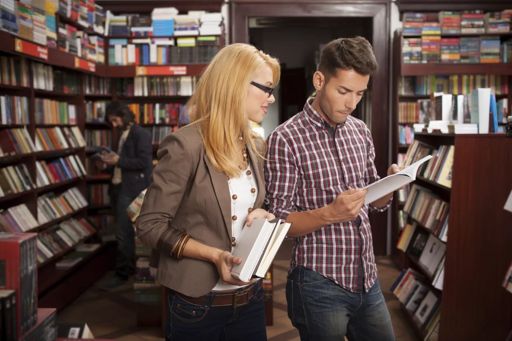 She to read many books