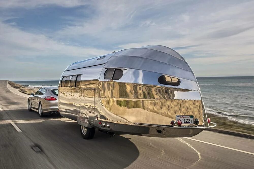 Хороший дом трейлер. Автодом Pan American Airstream. Bowlus Road Chief. Прицеп Caravisio Caravan. Van Camper плавучий.