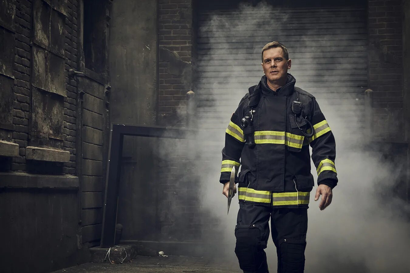 Питер Краузе 911. 911 Служба спасения сериал Бобби. Сериал 911 Нэш. Райан Гузман 911 служба спасения