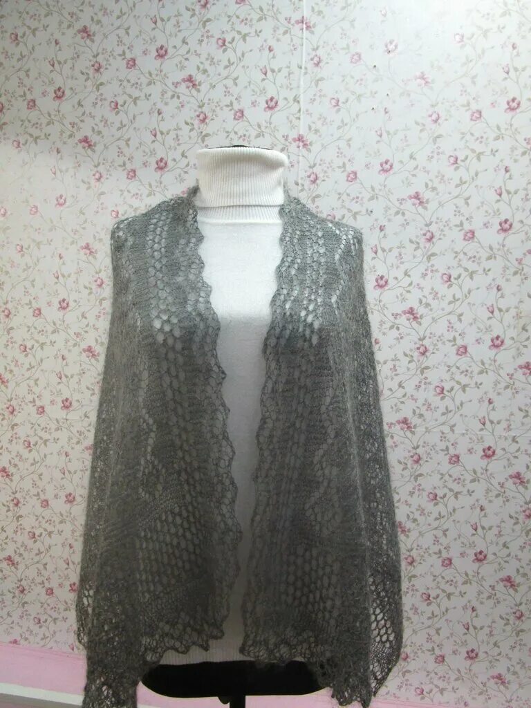 пуховые платки зеленый. изделия из оренбургского пуха. оленевский пуховый платок шаль. косынка ореншаль 45х210. цветные оренбургские шали.