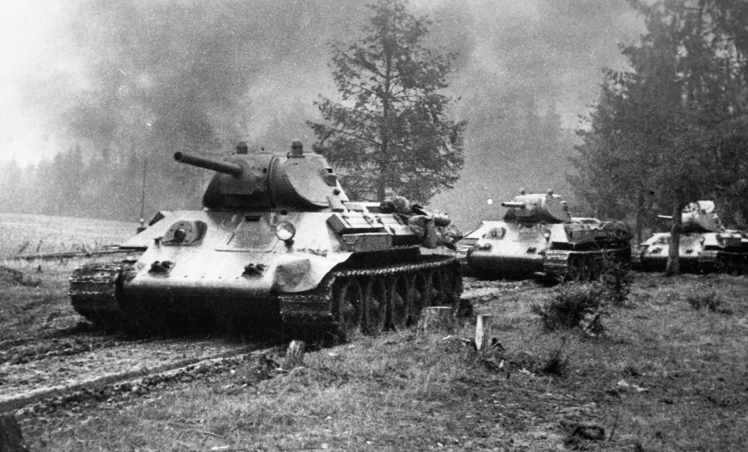 15 октября 1941. Танк т-34 1941. танк т-34 в бою. танк т34 1941 года. t-3476 1941 года в боях за москву.