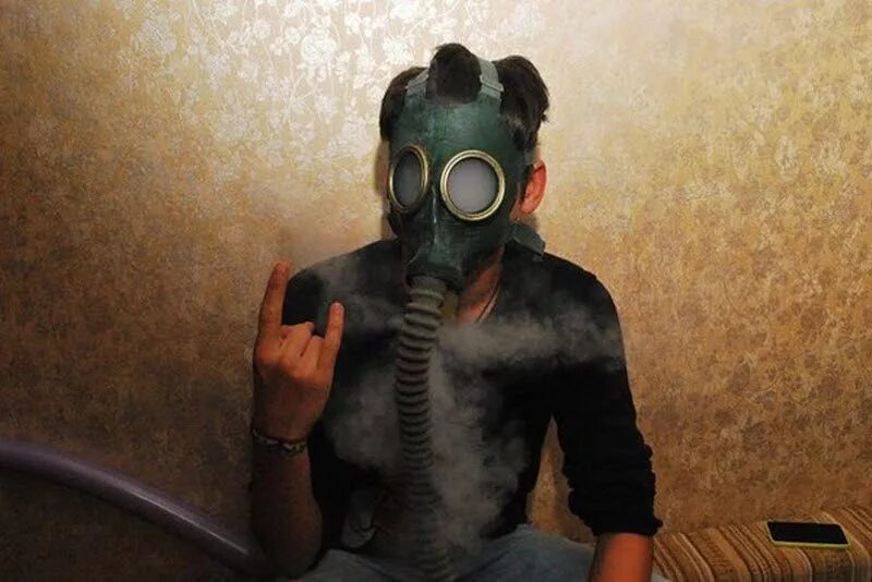 Пара идиотов. Удивленный парень. Черти из социальных сетей. Хороший сумашедшийчеловек. Полоумный человек.