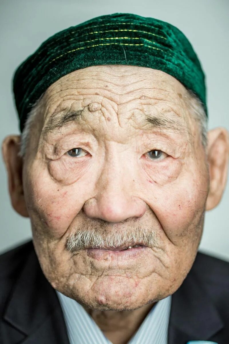 Казах таджик узбек киргиз. Тюркский тип лица. Отличие киргизских и казахских народов. Казах киргиз узбек. Кыргызы и казахи.