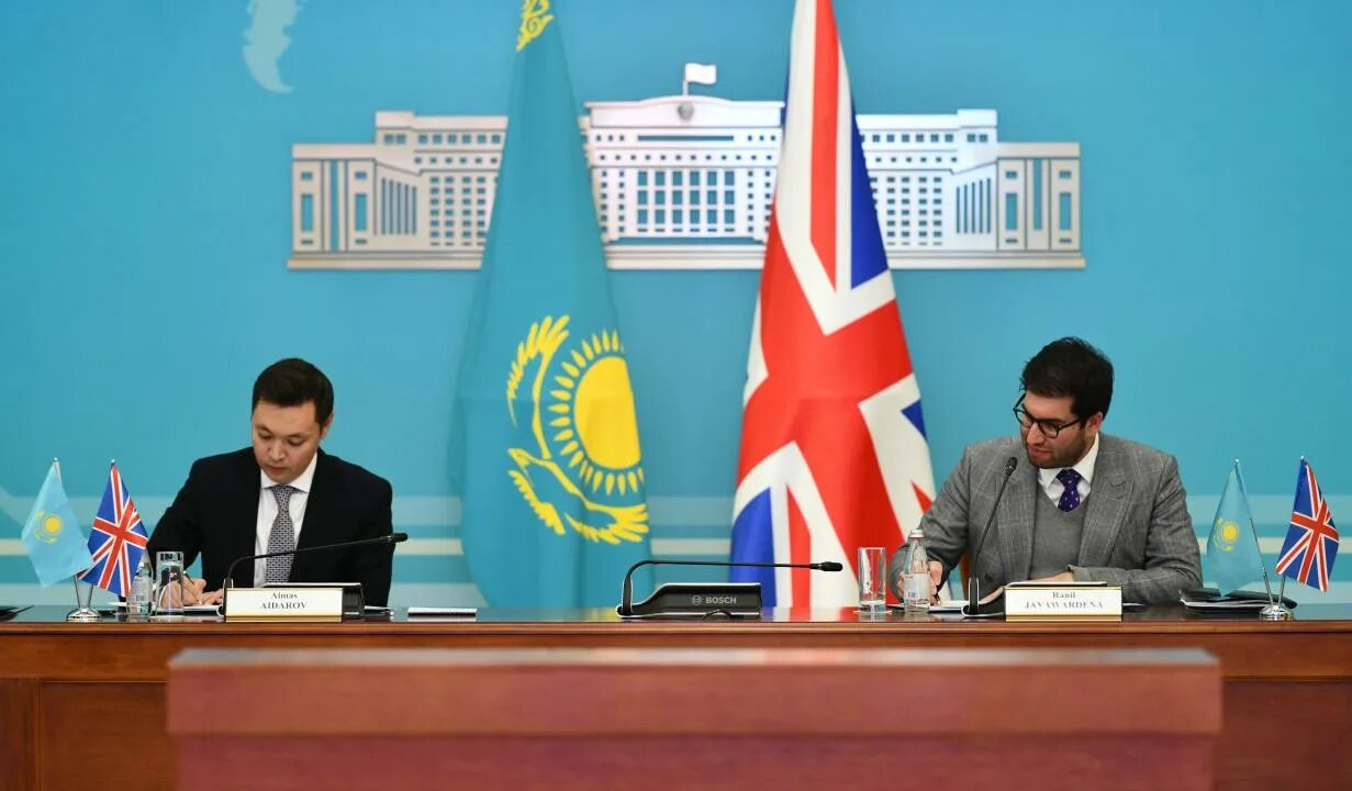 Флаг казахстана. Флаг великобритании и казахстана. Kazakhstan uk. Kazakhstan uk. Kazakhstan uk.