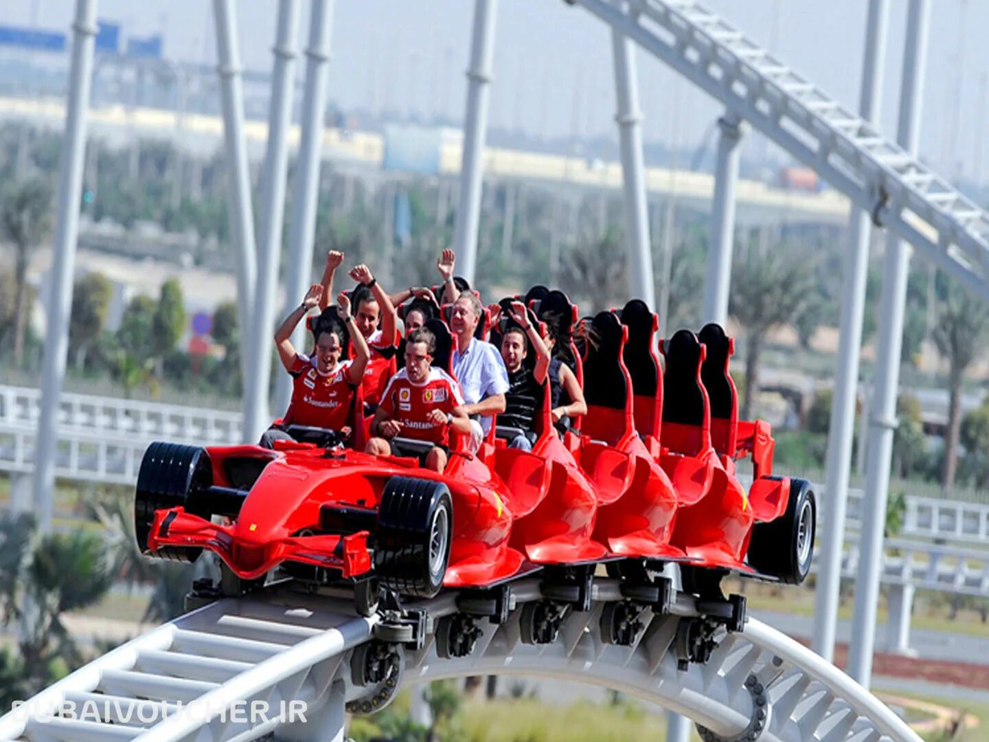 Дорогое развлечение. Ferrari World Абу-Даби. Феррари парк Абу Даби аттракционы. Аттракцион Феррари в Абу Даби. Ferrari World Абу-Даби аттракционы.