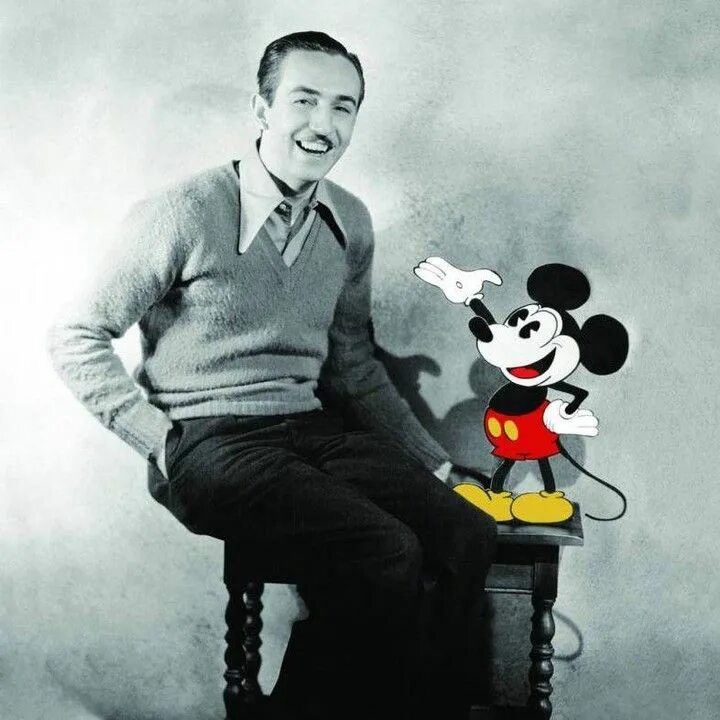 Кто озвучивает микки. Walt Disney (Уолт Дисней). Уолт Дисней 1928. Уолт Дисней и Микки Маус. Mickey Mouse Уолта Диснея.