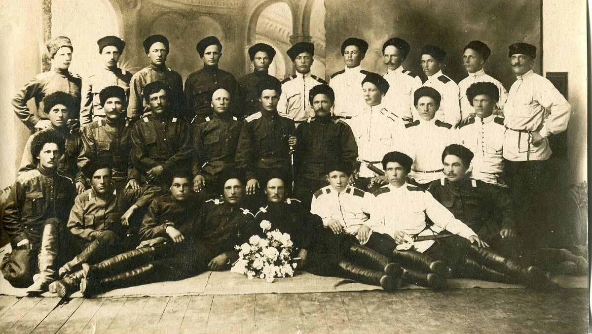 академик негин евгений аркадьевич. выпуск 1953 года вму им фрунзе. лаухин анатолий иванович алтайский край. нввпоу выпуск 1978. валерий владимирович кобелев.