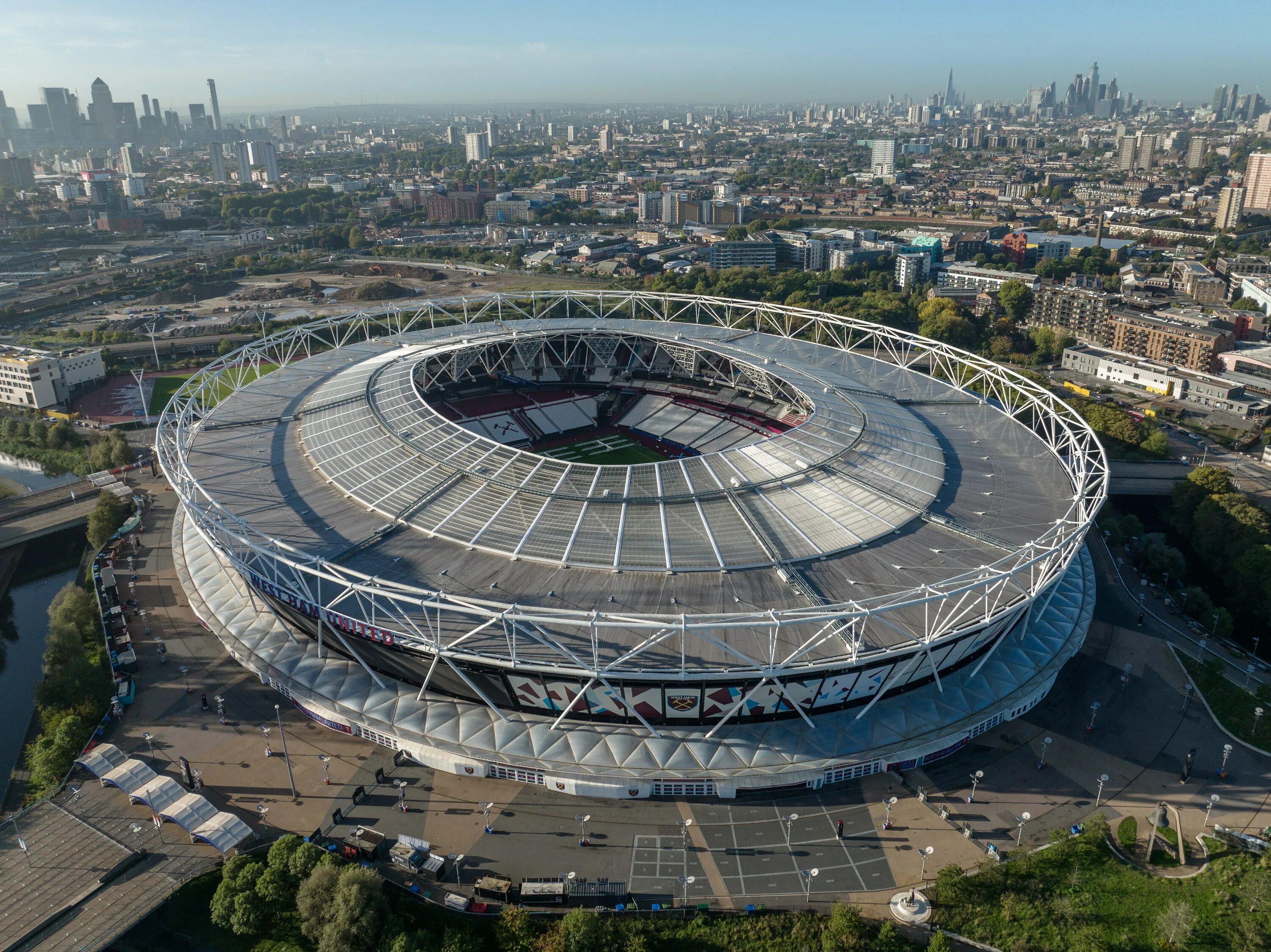 Olympic stadium. Лондон Стэдиум. Олимпийский стадион (Лондон). Лондон Стэдиум Вест Хэм. Стадион Вест Хэма Олимпийский.