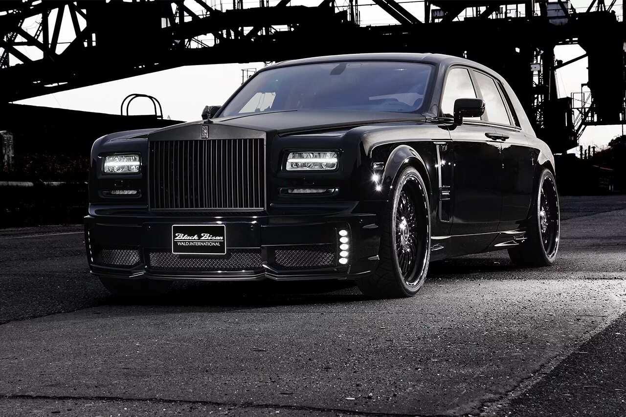 Роллс ройс ремикс. Rolls Royce Phantom Black. Rolls Royce Phantom Wald. Rolls Royce Phantom обвес. Rolls Royce Phantom черный.