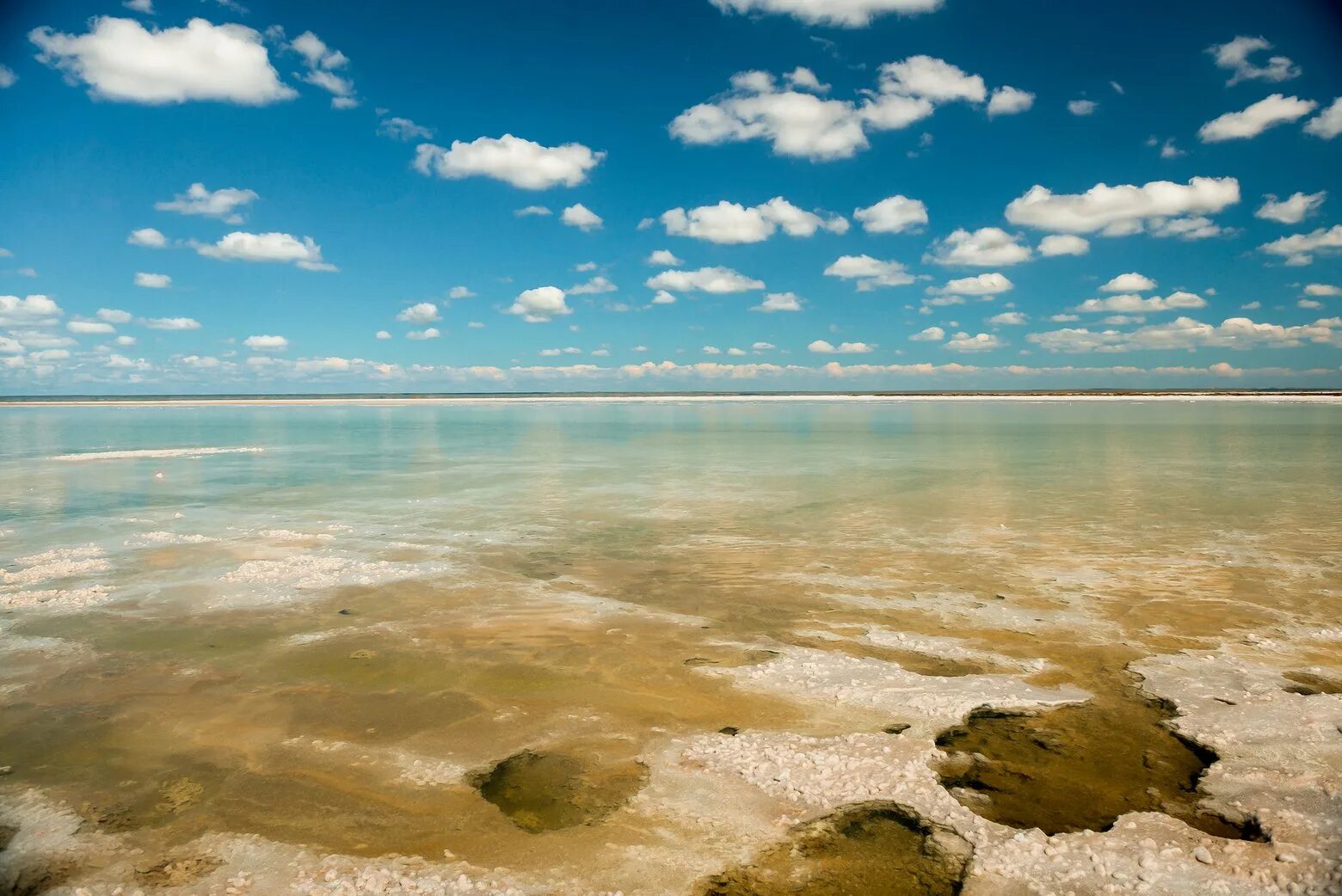 Озеро Баскунчак. Озеро Баскунчак Астраханская область. Баскунчак соленое озеро. Солёное озеро в Астраханской области Баскунчак. Озеро баскунчак в астраханской области