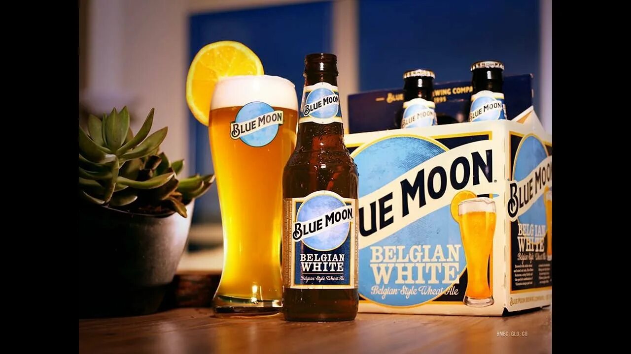 Пиво Блю моон. Пивной напиток Блю Мун. Блю Мун 0,33 бутылка. Blue Moon Belgian White. Пиво мун