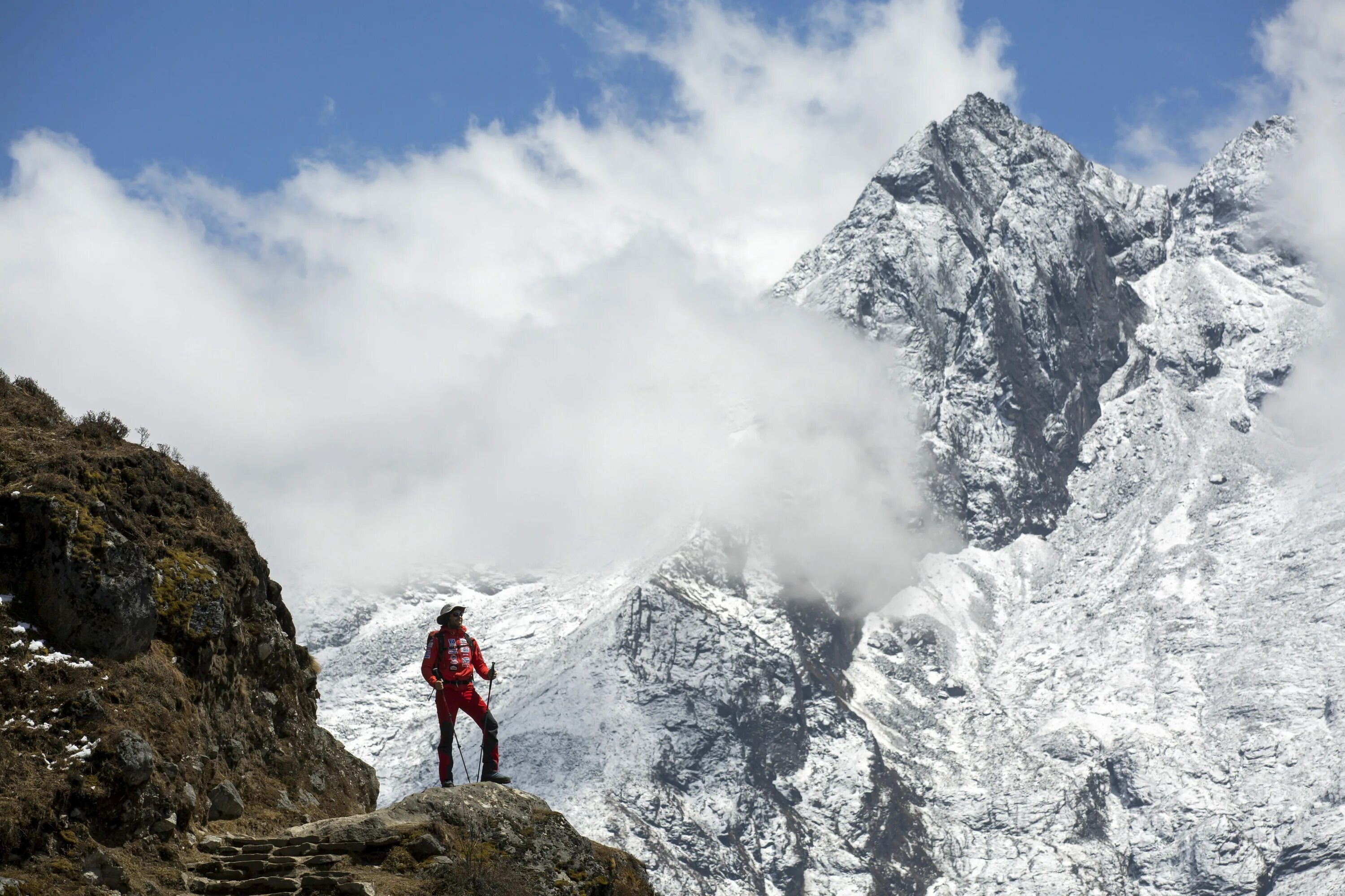 Вершина подножие. Эверест гора восхождение. Эверест (Джомолунгма) u alpinizm. Непал восхождение. Фотосессия в горах.