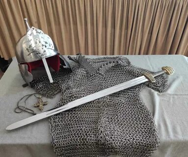 Какие детали вооружения богатыря описаны в былине