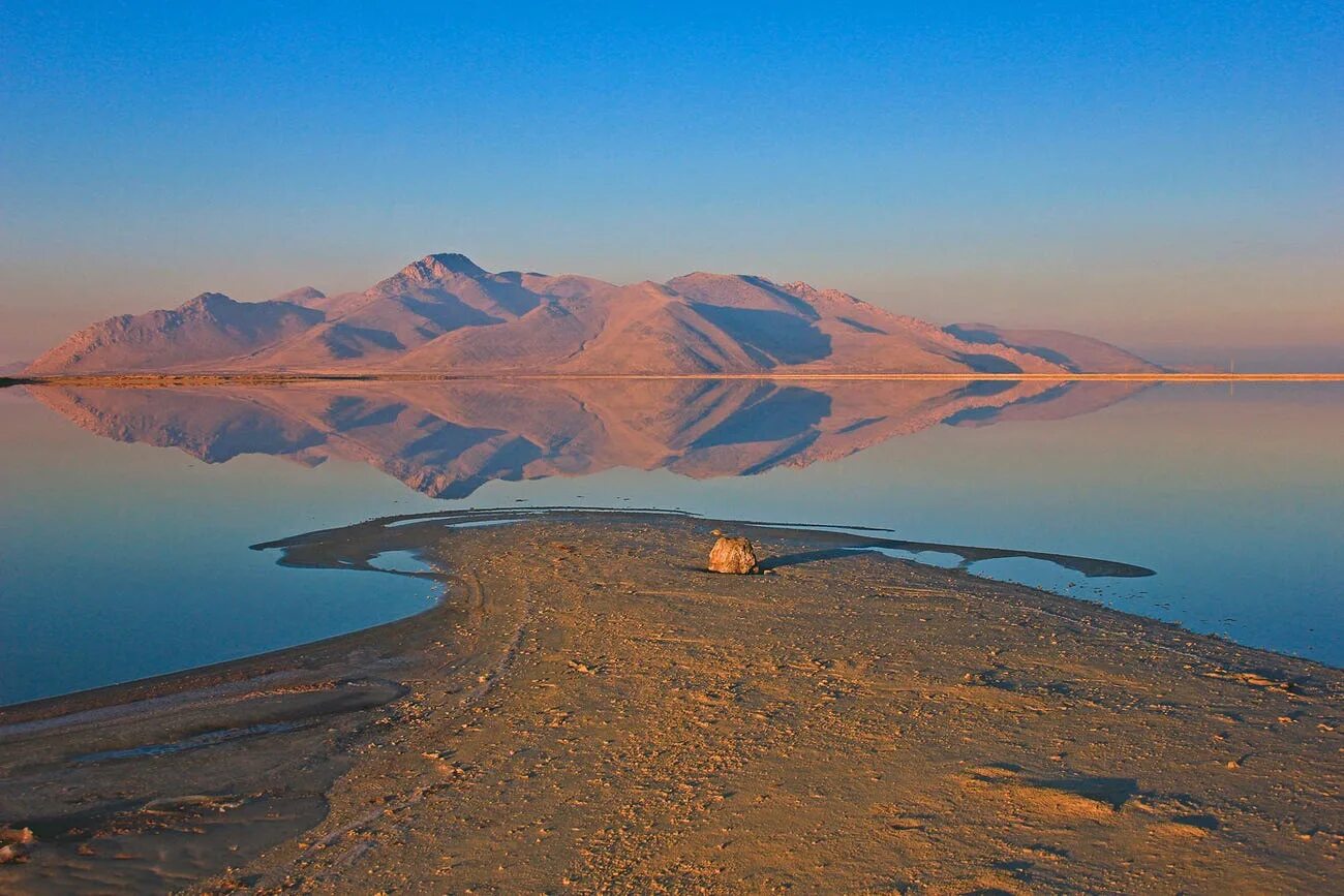 The great salt. Великое соляное озеро штат юта. Солт лейк сити большое соленое озеро. The great salt. The great salt.
