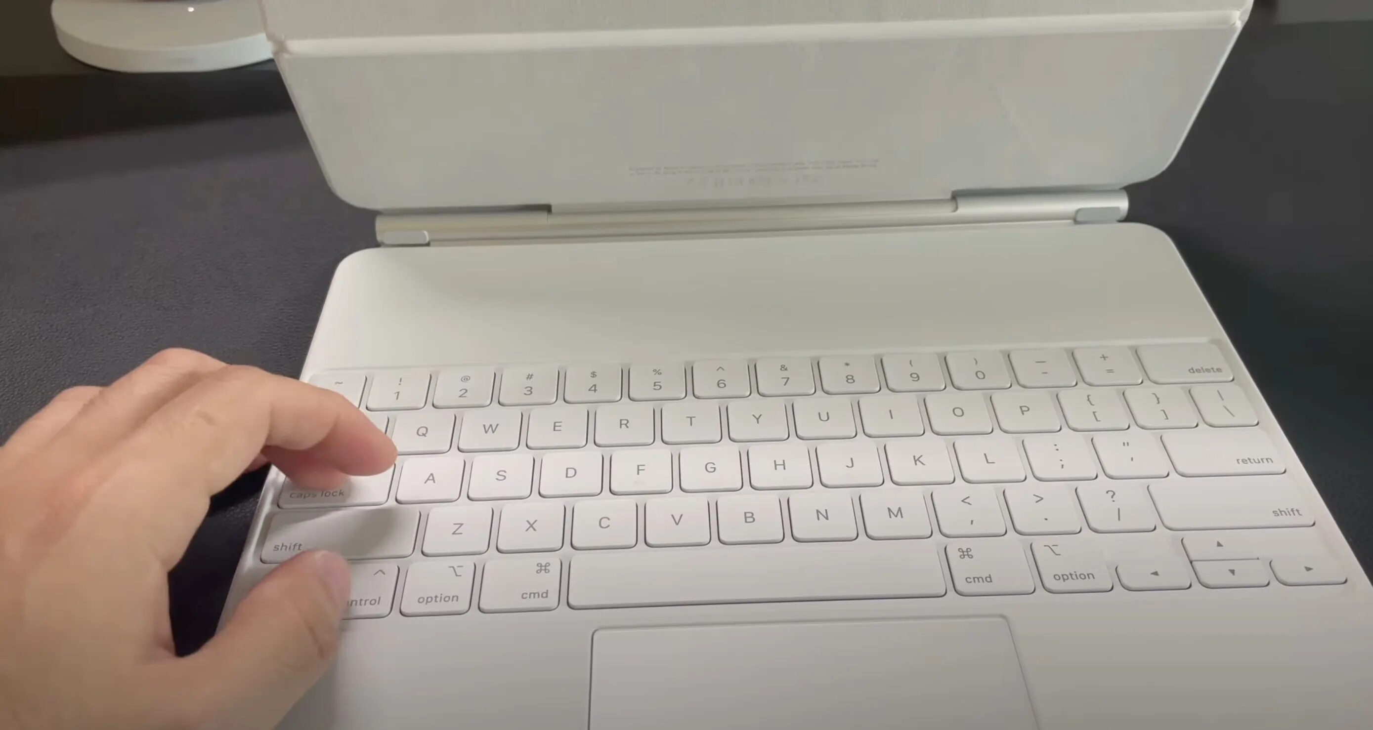 Клавиатура magic pro. Apple magic keyboard 2025. apple magic keyboard ipad pro 11. apple magic keyboard ipad pro 12.9. ipad pro 2025 magic keyboard.