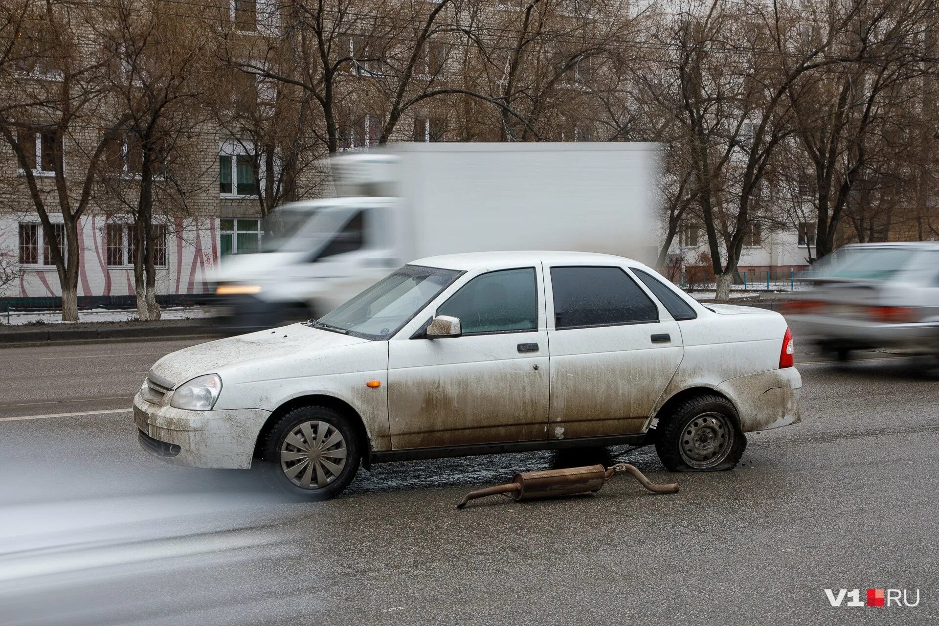 Приора 1 ржавая. Ржавая белая Приора. Гнилая белая Приора. Гнилая приора