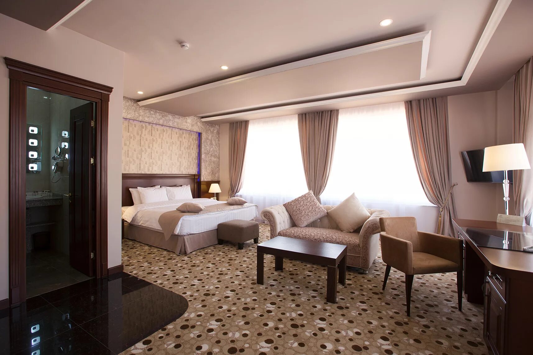 Отель 4 ереван. Central Hotel Ереван. Central Hotel Yerevan 4*. Отель в Ереване Ани централ. Mist Hotel Ереван.