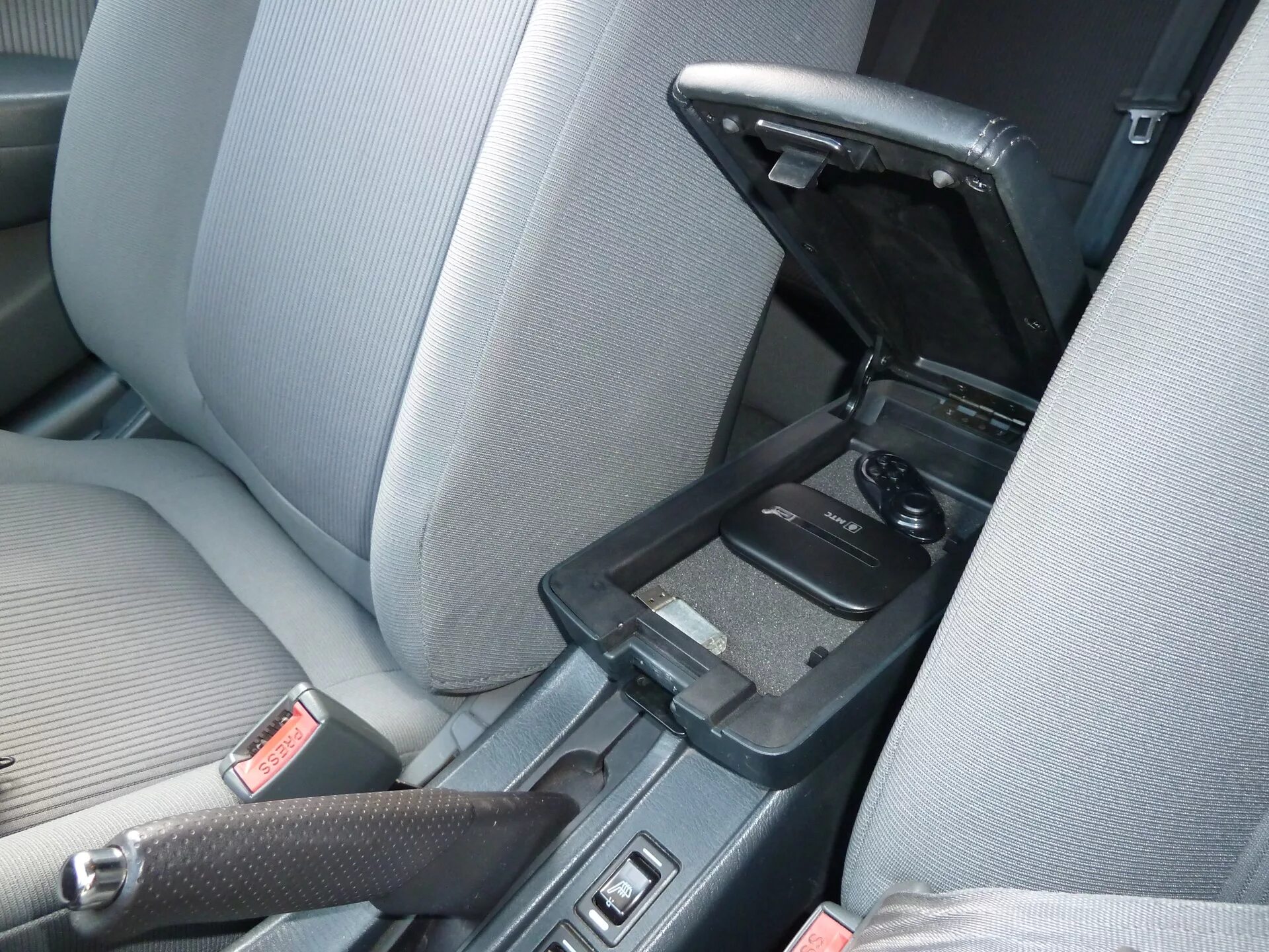 Подлокотник nissan almera g15. Подлокотник nissan almera g15. Подлокотник nissan almera classic. Подлокотник ниссан альмера классик. Подлокотник ниссан альмера классик.