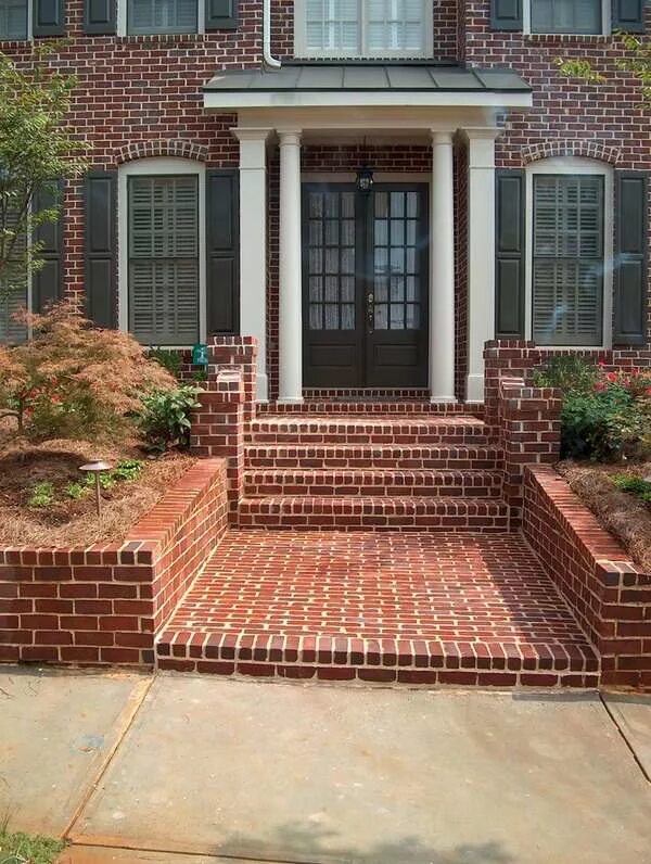 Крыльцо из кирпича. Ступени из кирпича для крыльца. Крыльцо из кирпича. Красивые ступеньки на крыльце. Ступеньки из кирпича для крыльца.