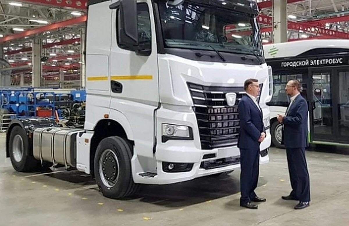 Камаз 65801 с прицепом. Новый камаз 2022. Камаз 54901 с низкой кабиной. Камаз 2019 год. Камаз 2019 год.