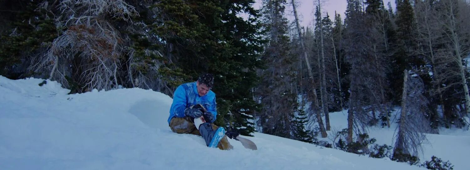 Голубое небо и горы. Каменистые горы. Лачуга под горой. На глубине шести футов 2017. На глубине 6 футов кадры из фильма.