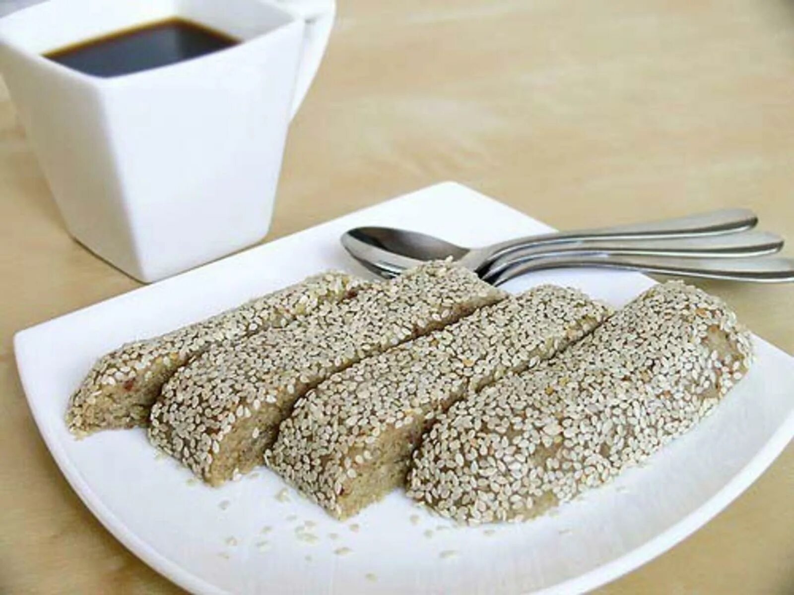 Халва из семечек. Халва тахинная кунжутная тахини. тахинная халва (кунжутная). кунжутная халва сыроедческая. халва тахинная.