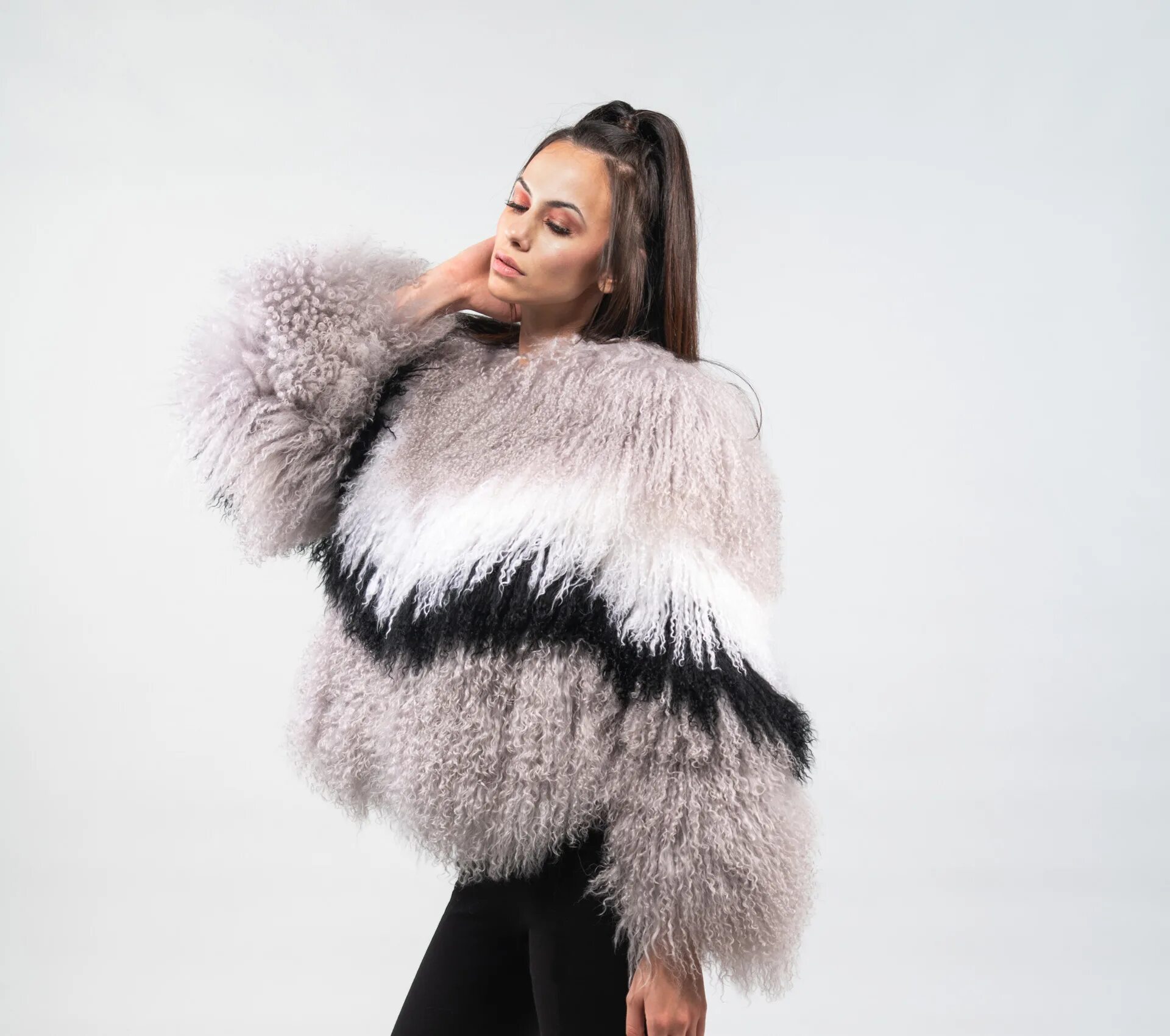 Virtuale fur collection жилет. Fur's перевод. Характеристика образца верхний меховой одежды. Выдра строение тела. Fur перевод.