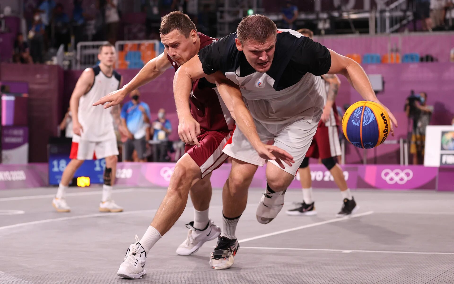 Мужской баскетбол 3 3. Русские баскетболисты.