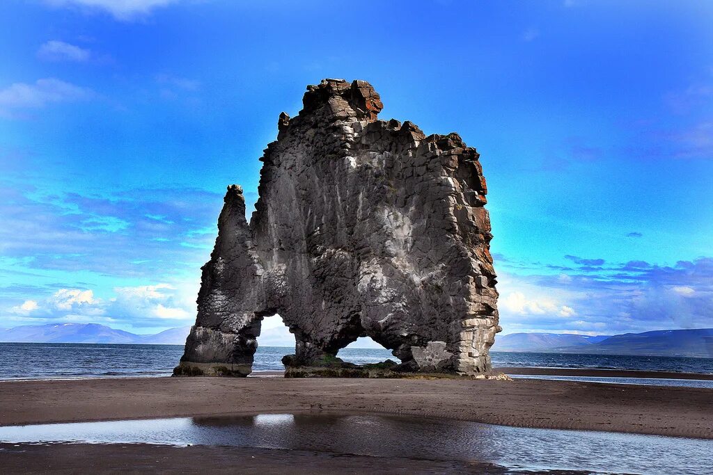 камень кьерагболтен норвегия. каменный тролль. плато кьёраг норвегия. норвегия ставангер камень кьерагболтен. камни троллей.