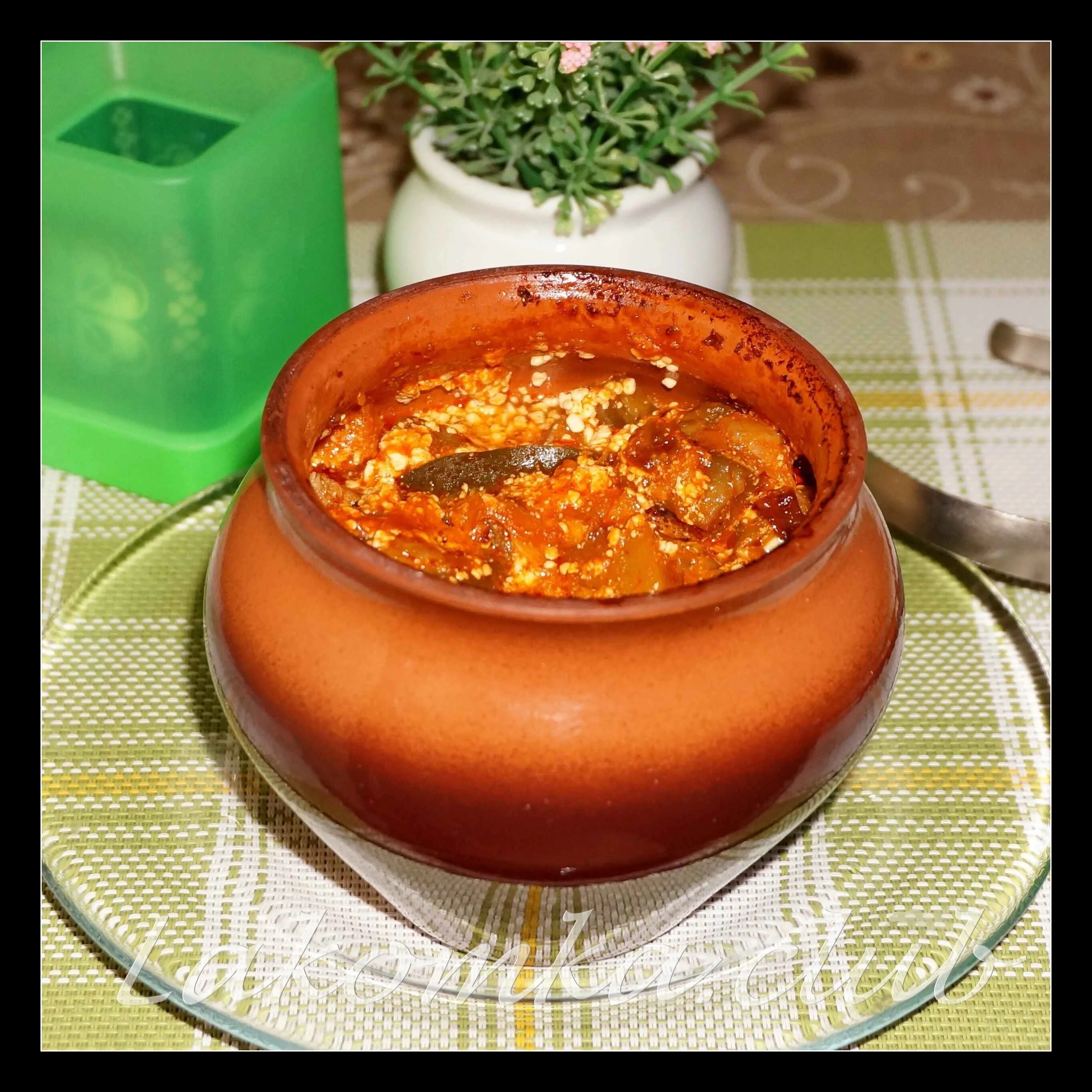 утка по домашнему в горшочках. горшочек. утка в горшочке рецепт. жаркое по домашнему в горшочках. ужин в горшочках.