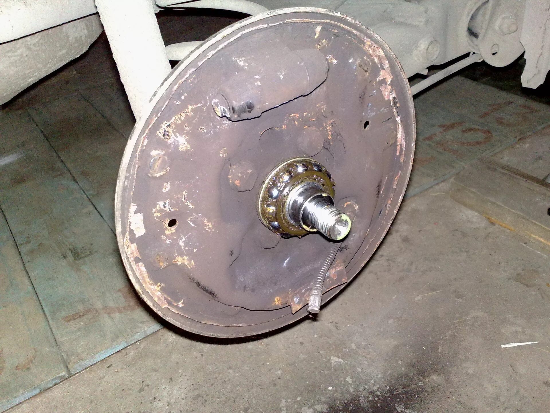 Шкода румстер 1. Дисковые тормоза вместо барабанов w463. Дисковый тормоз с барабаном. Задние дисковые тормоза на шкода рапид. Замена барабанных дисков на дисковые.