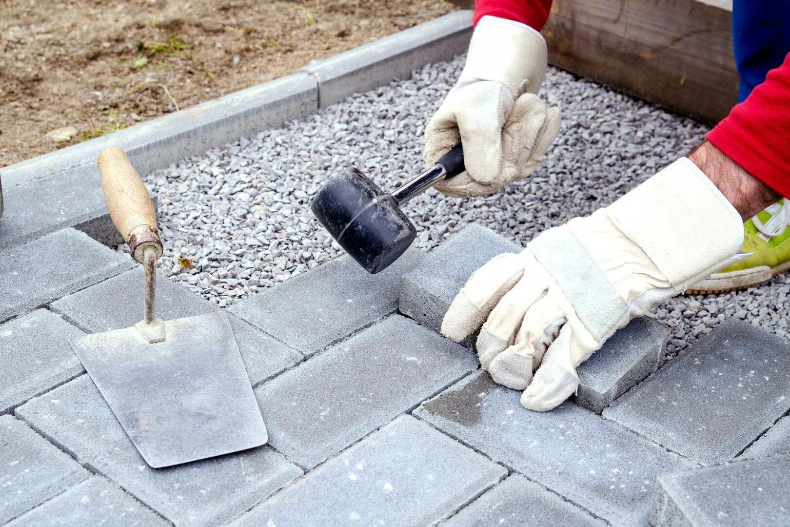 Как уложить тротуарную плитку на бетонное основание