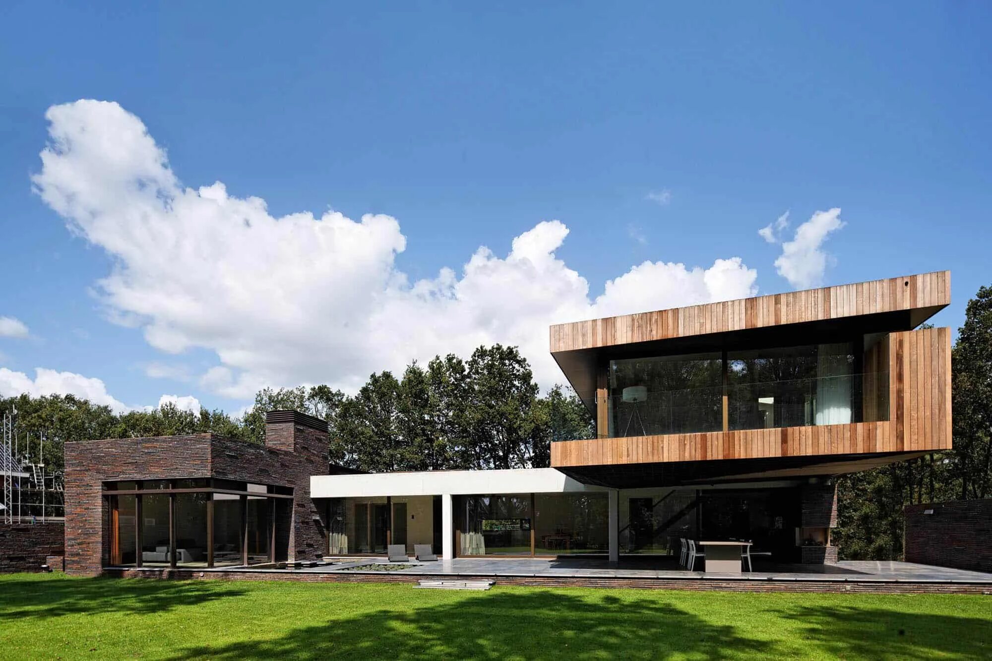 Дома в стиле лофт двухэтажные снаружи. Small building. This is a small building. Тини хаус матриярви проект. Современная архитектура домов.