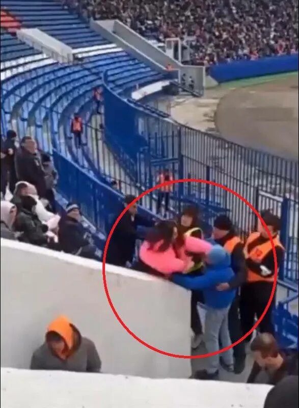 Ударил фанатку