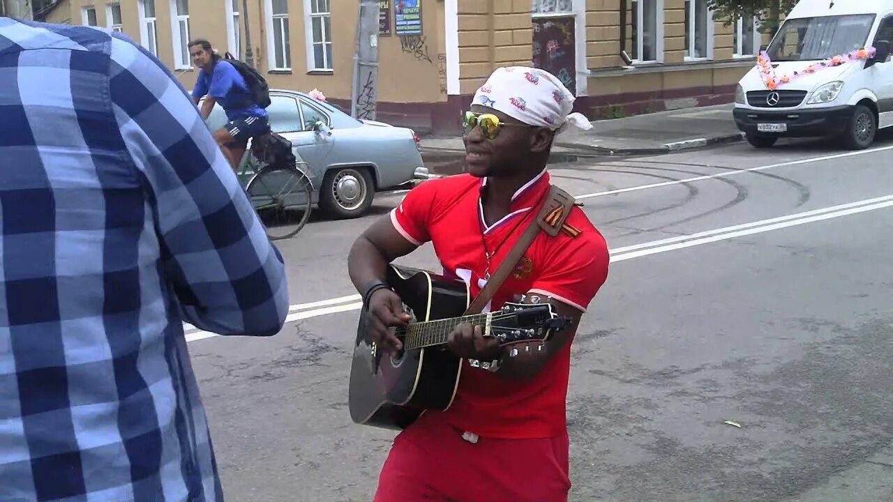 Обрусевший это. Обрусевшие иностранцы. обрусевший. обрусевшие американцы.