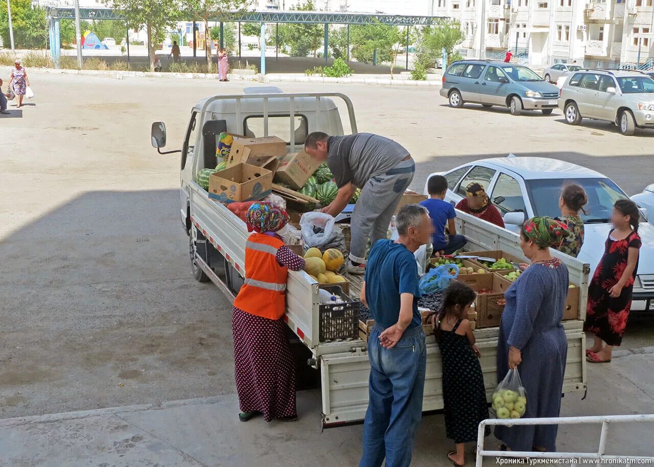 Как живут туркмены. Туркменистан нищета. Дефицит продуктов в Туркменистане. Туркмения бедность. Нищий Туркменистан.