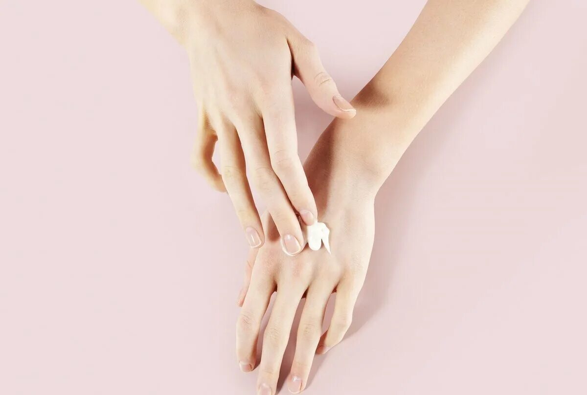 Красивая рука девочка. Женская рука. Красивые руки. Красивые женские руки. Изящная женская рука.