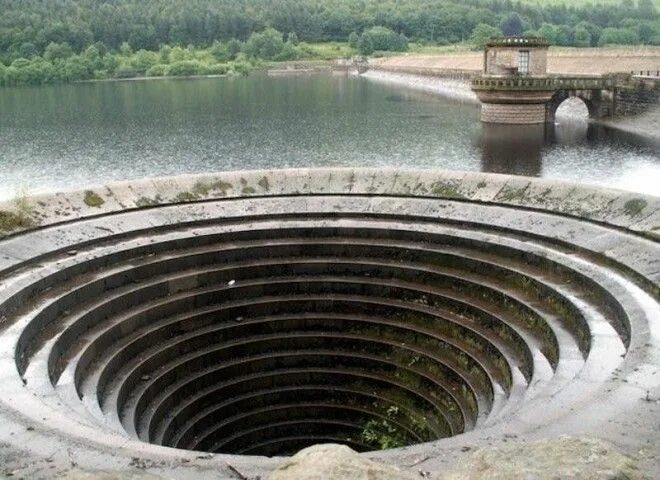 Водохранилище ледибауэр дербишир англия. Ледибауэр водохранилище воронка. Экскурсионные воронки. Экскурсионные воронки. Дербишир англия водоворот.
