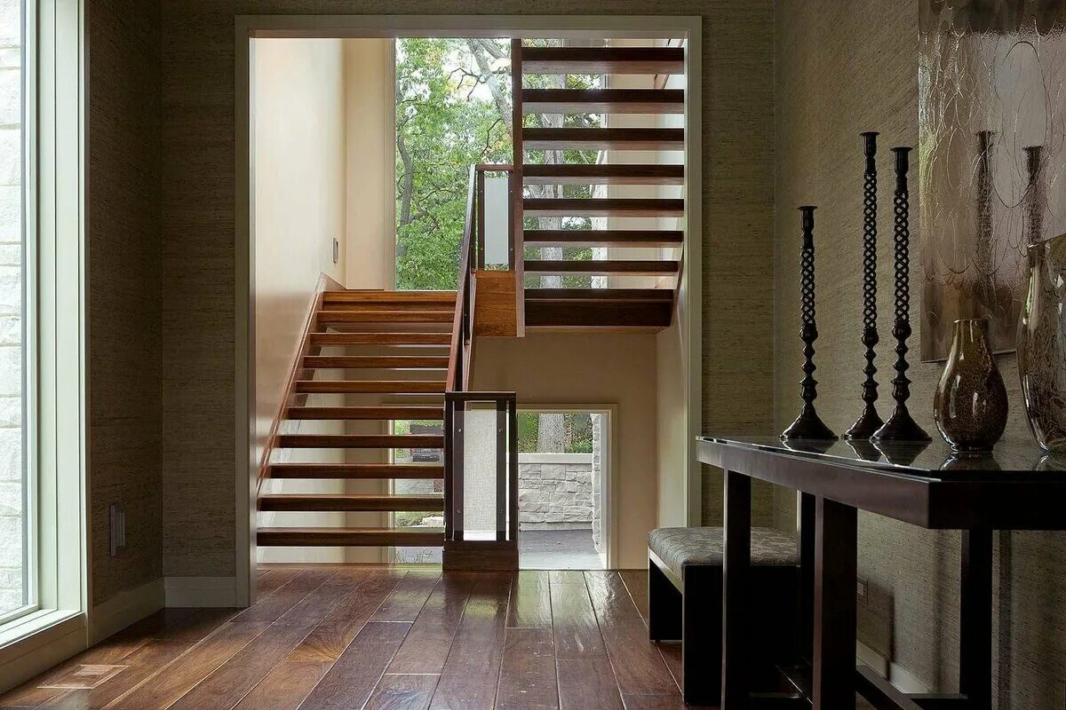 Как попасть на второй этаж. Лестница для дома. Лестница в коттедже. Лестница в интерьере. Лестницы в интерьере загородного дома.
